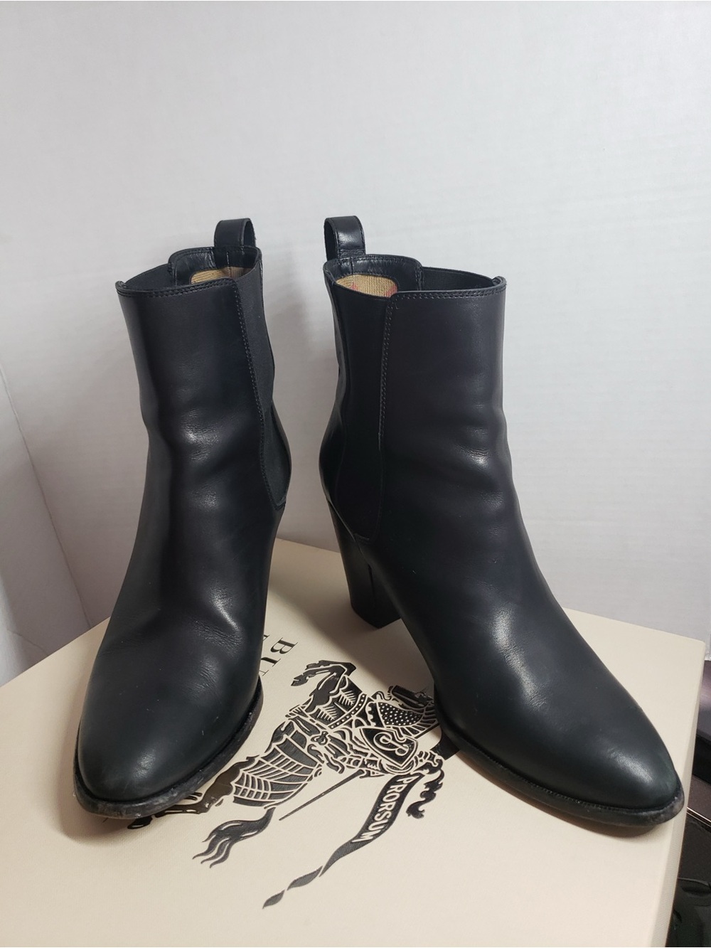 Burberry Glendale women Black Leather Ankle Bootie size 7UK/40Eur, used